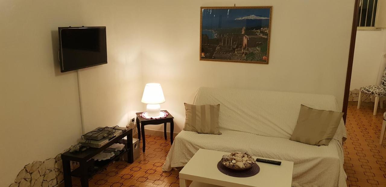 Casa Capri Leilighet Giardini Naxos Eksteriør bilde